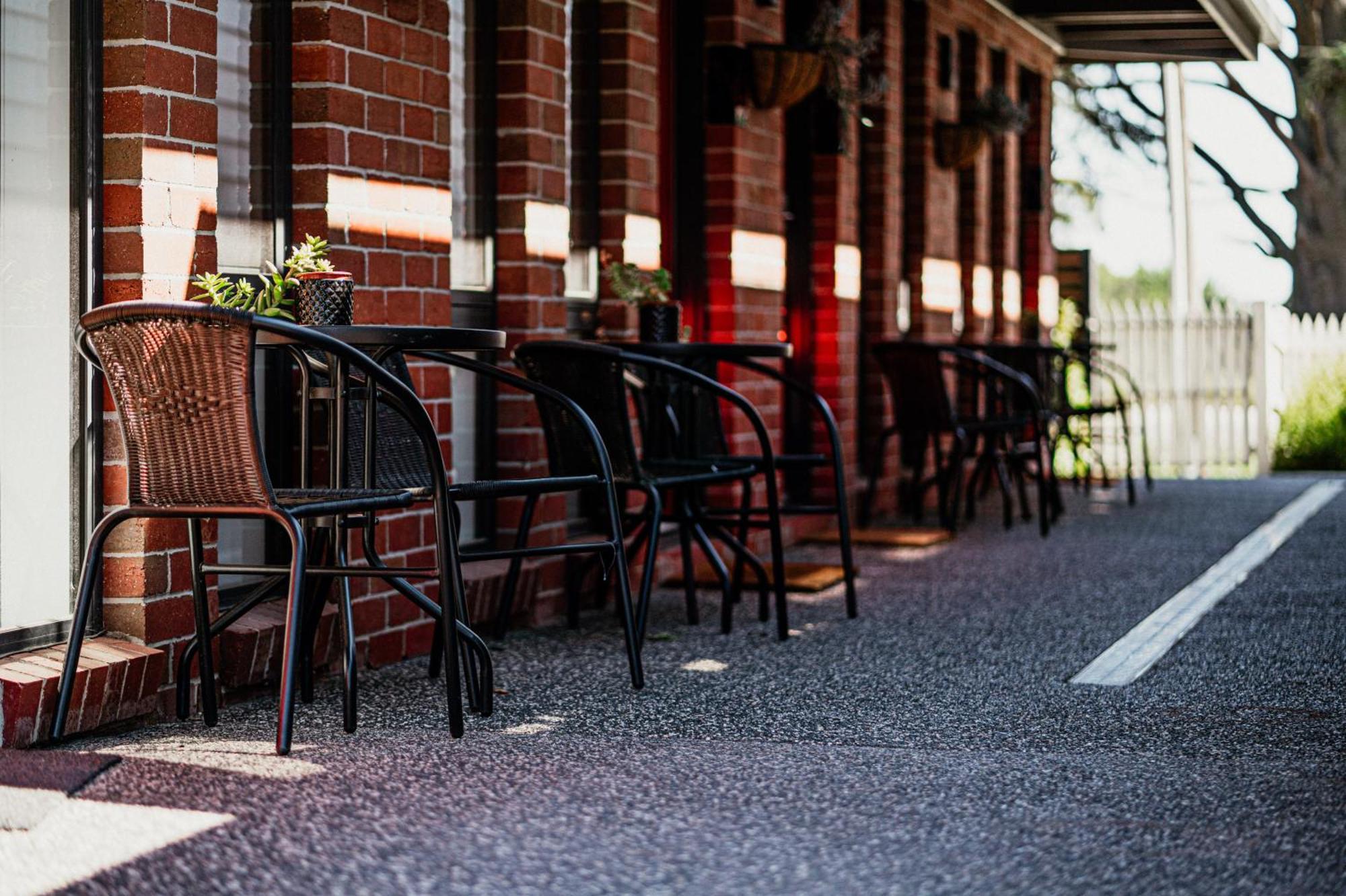 Daylesford Art Motel Exterior foto The station platform