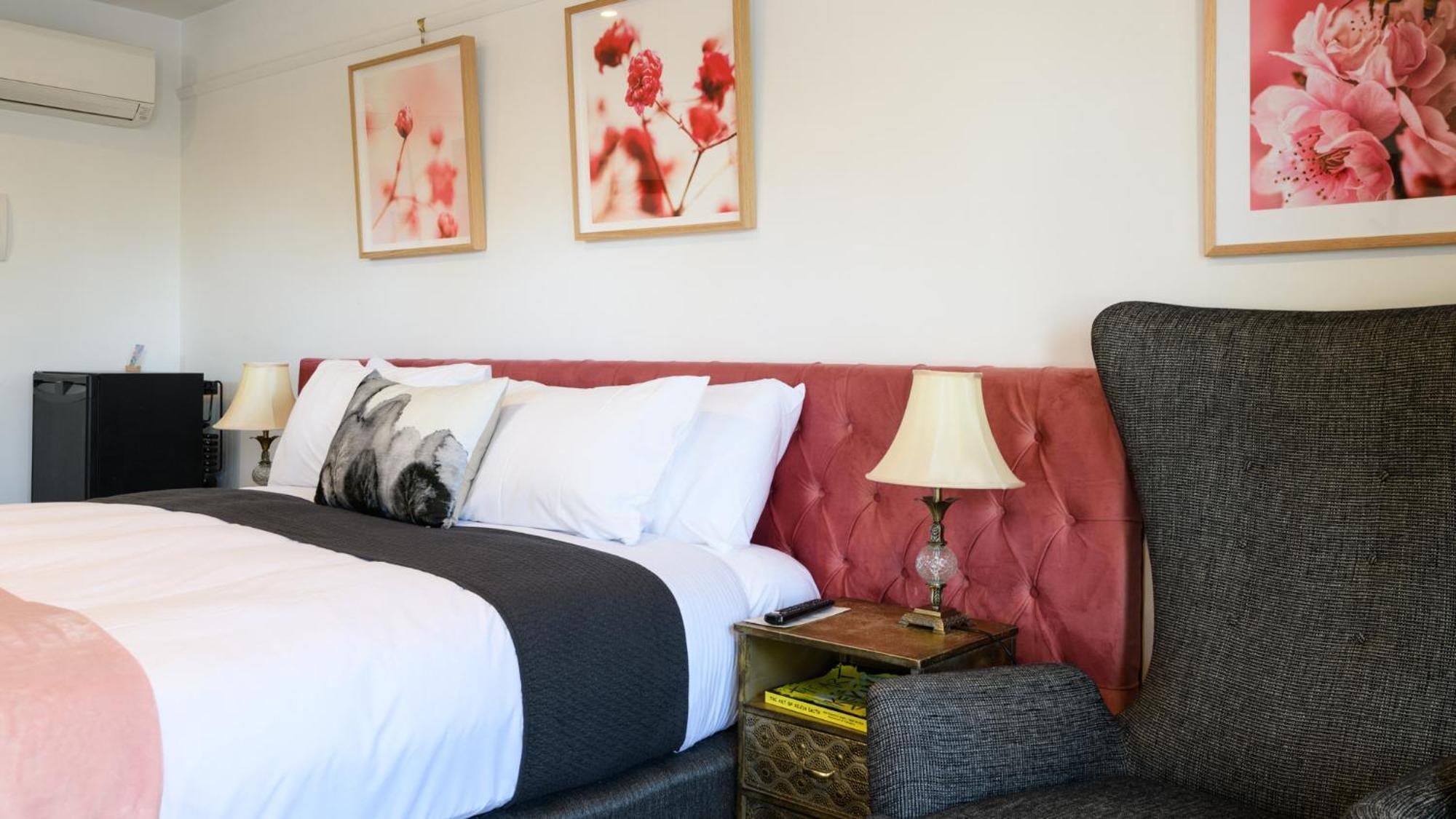 Daylesford Art Motel Exterior foto A bedroom at the hotel