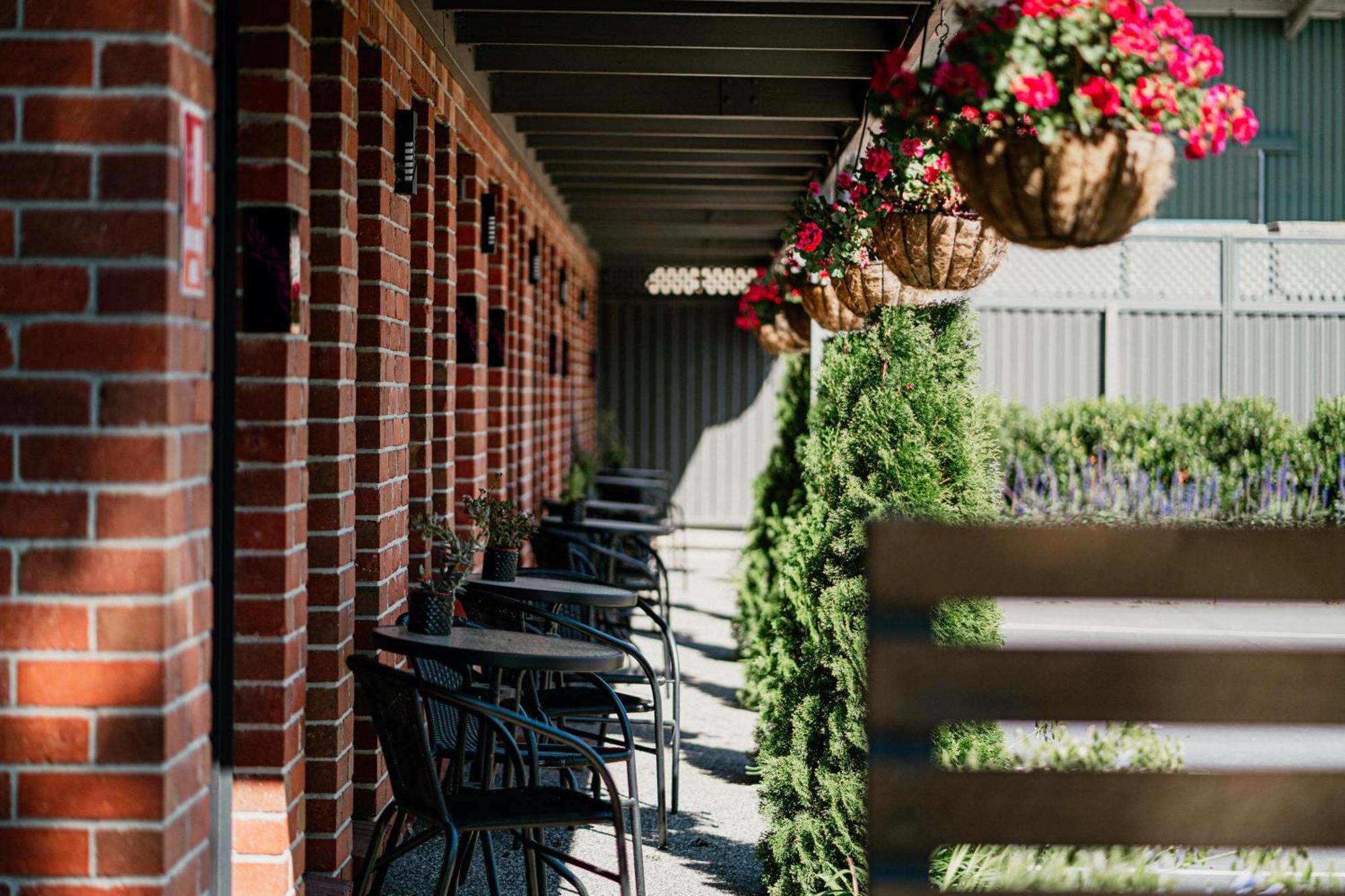 Daylesford Art Motel Exterior foto The patio at the 1906