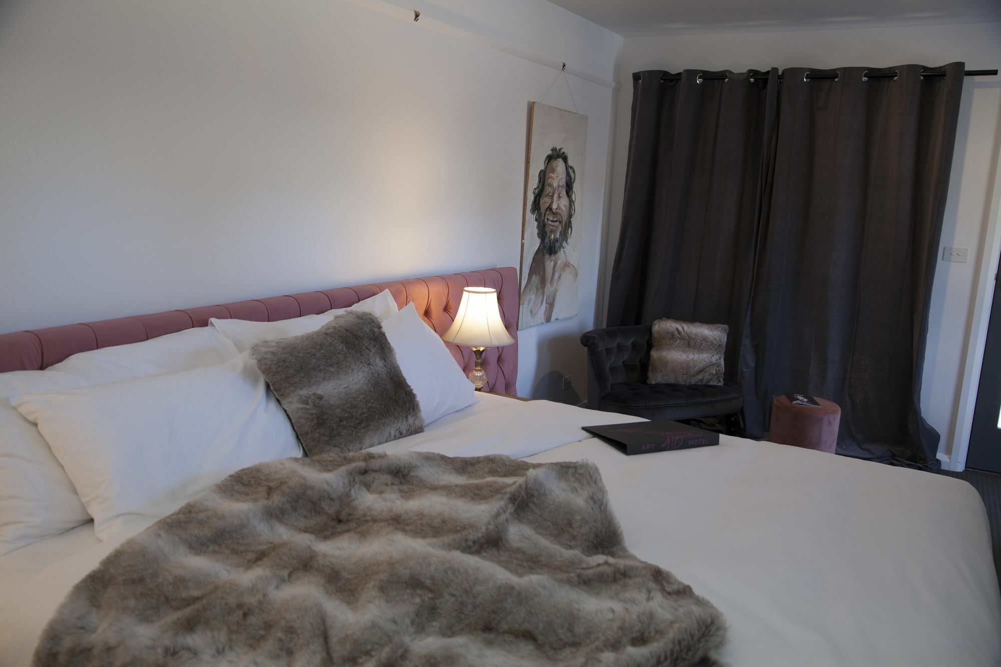 Daylesford Art Motel Exterior foto A bedroom at the hotel