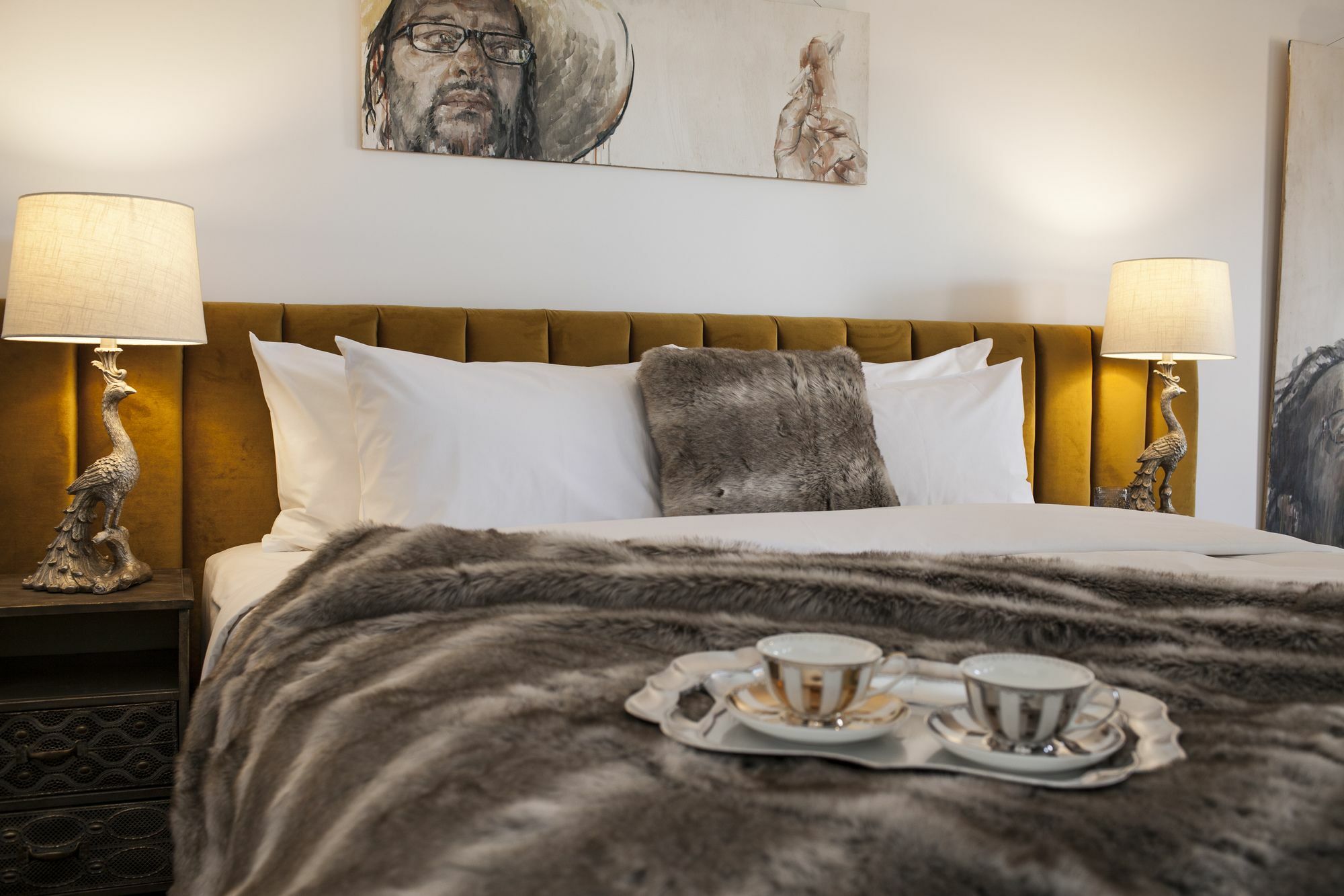 Daylesford Art Motel Exterior foto A mink fur throw
